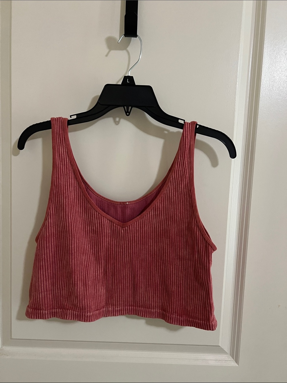 American Eagle Outfitters Ribbed V-Neck Crop Tank - Dusty Rose